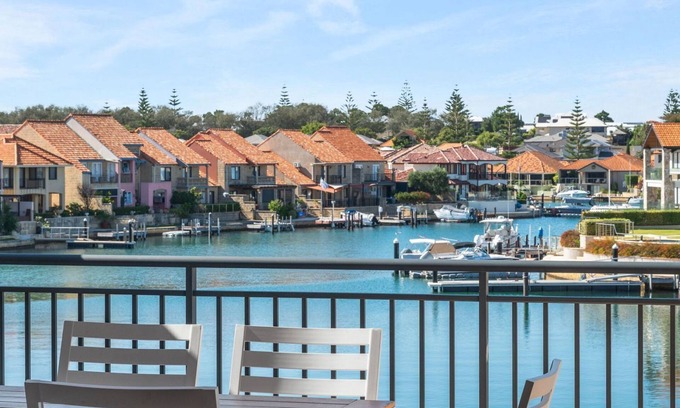 Wannanup House | Pet Friendly Luxe Waterfront Retreat with Jetty