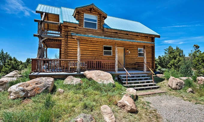Spanish Valley Cabin | Pet-Friendly Moab Cabin w/Mtn Views & BBQ!