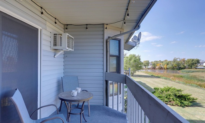Oak Harbor Condo | Pet-Friendly Oak Harbor Condo: Walk to Lake!