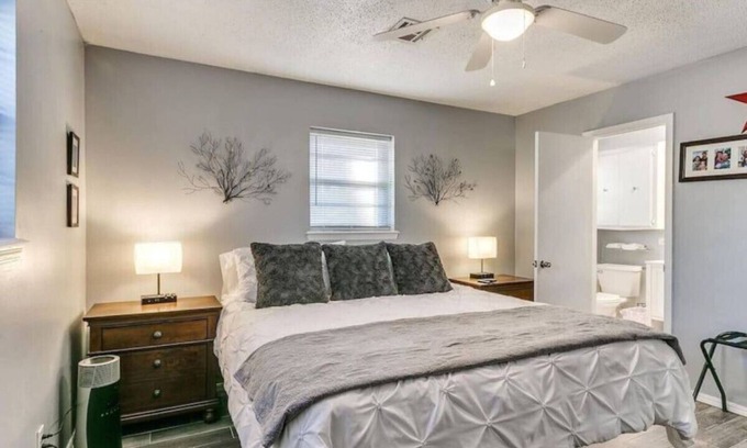 Yukon House | Pet-friendly OKC Getaway in a Quiet Neighborhood