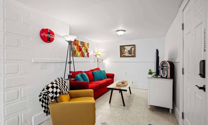 Downtown Historic District Apartment | Pet-Friendly | Patio | 455 Mbps | Historic Sites