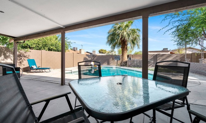 Glendale House | Pet Friendly | Pool and NEW Hot Tub!
