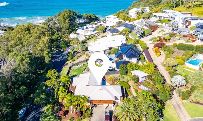 Korora House | Pet Friendly, Pool, Beachside BBQ Heaven, Sleeps 8-10