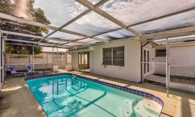 Gulf Highlands House | Pet friendly pool house 10 min from Hudson beach