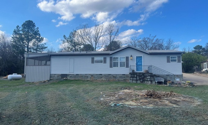 Porum House | Pet friendly, private dock, 3 bedroom home in Porum, OK. Walk to Lake Eufaula.