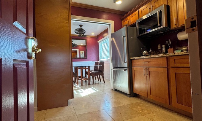 Diamond Head - Kapahulu - St. Louis House | Pet Friendly Private Room In Shared Guesthouse