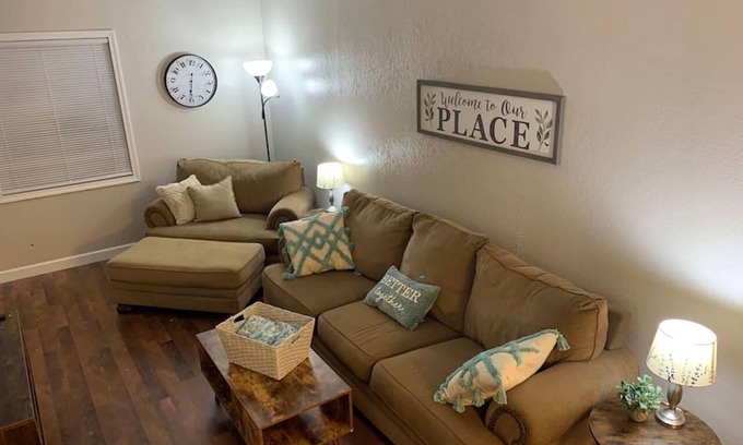 Edmond House | Pet Friendly! Quiet, Conveniently Located!