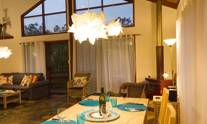 Mudgeeraba House | Pet Friendly Quiet Getaway - central location to many Gold Coast attributes