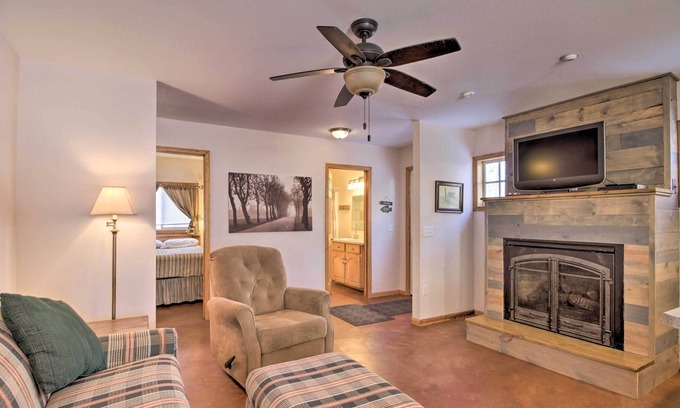 Menahga Cabin | Pet-Friendly Resort Cabin on Twin Lakes!