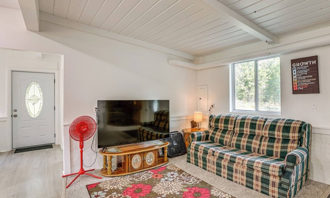 Baldwin House | Pet-Friendly Retreat: Over 3 Acres in Baldwin!