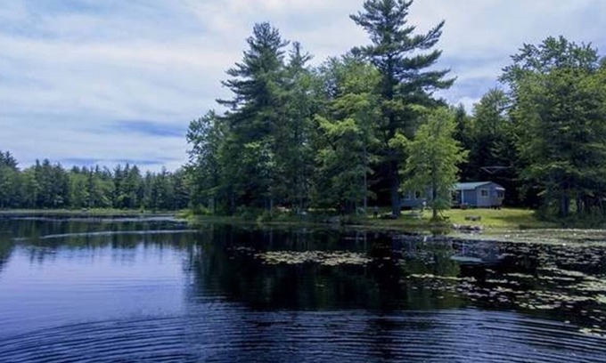 Fitzwilliam Cottage | Pet-friendly, secluded, & peaceful pond home near Keene & Rindge. Max 3 people.