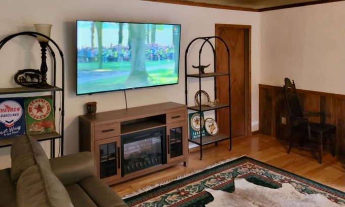 Ore City Apartment | Pet-friendly studio cabin w/shared pool, firepit, lake access