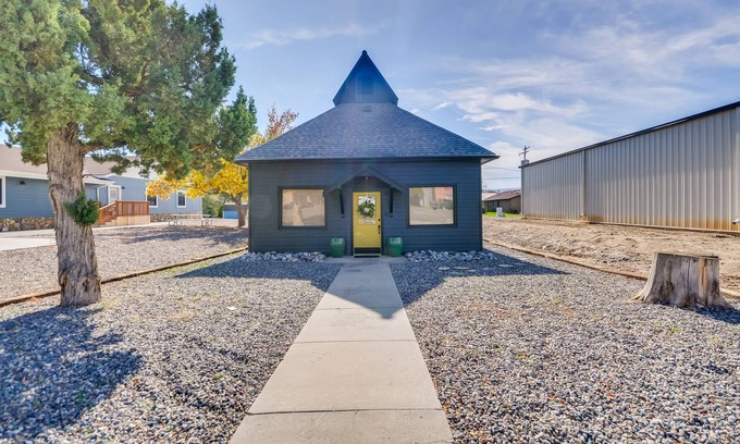 Thermopolis House | Pet-Friendly Thermopolis Home - Walk to Town!