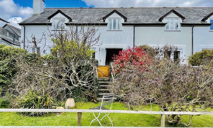 Dittisham Cottage | Pet Friendly, Tranquil, 2 Bedrooms