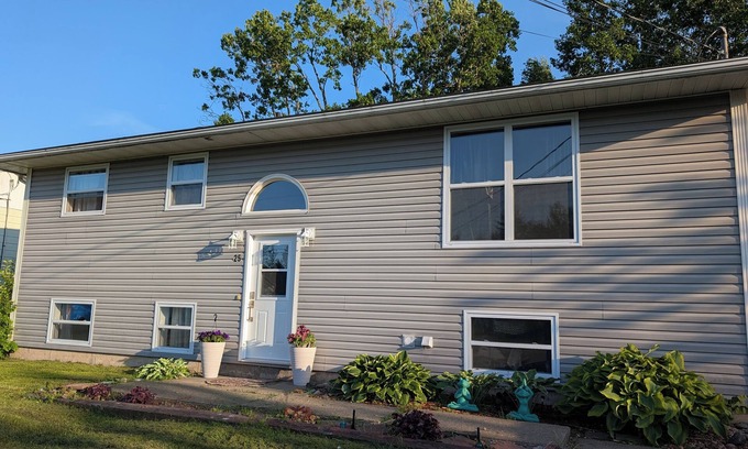 Stellarton Apartment | Pet Friendly Two Bedroom Apartment in the town of Stellarton.