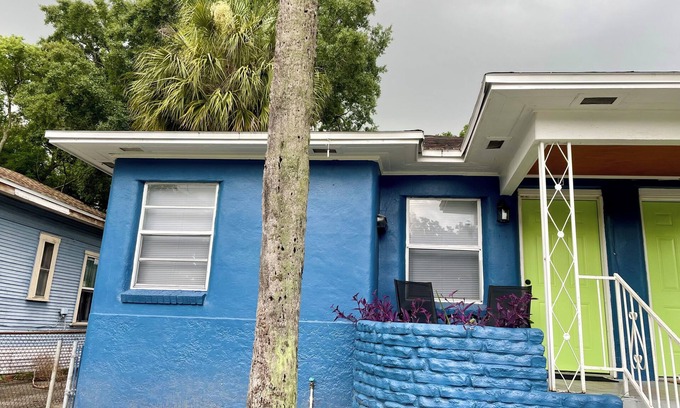 Ybor City House | Pet Friendly! TWO KING SIZE BEDS, Fire Stick - Sunshine Bay Retreat Awaits!n