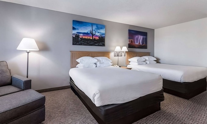 Palm Valley Hotel | Pet-Friendly Unit with Free Wifi, Free Parking, Pool, and Breakfast!