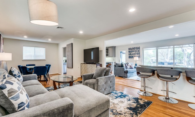 Northwest Dallas House | Pet friendly Urban Oasis
