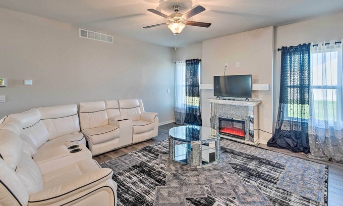 Grimes House | Pet-Friendly Urbandale Home 16 Mi to Capitol!