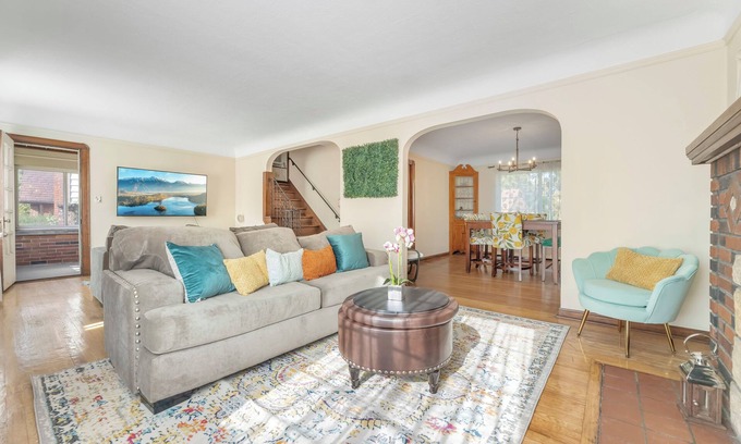 Cleveland Heights House | Pet-friendly Spacious 3BR house with WiFi, AC in welcoming Cleveland Heights, OH