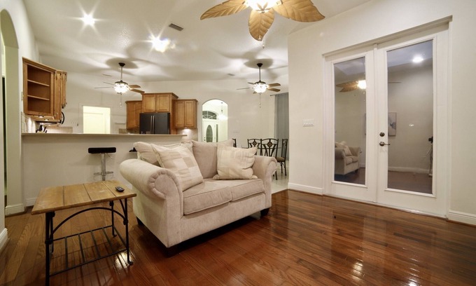 Cocoa House | Pet Friendly Vacation Home near Disney/Beaches