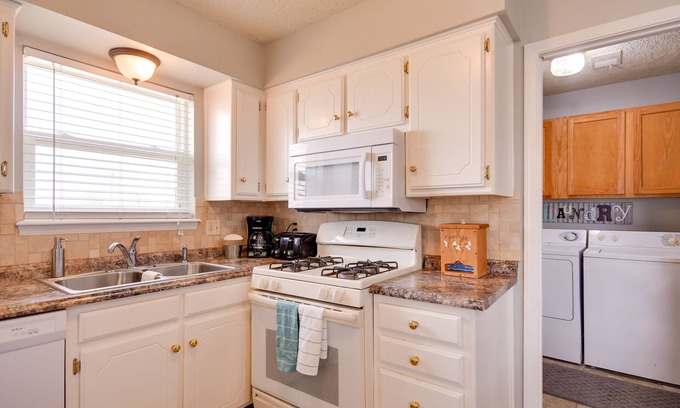 Canyon House | Pet-Friendly Vacation Rental w/Yard in Canyon