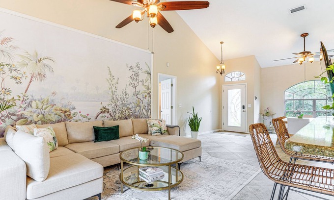 Valrico House | Pet-Friendly Valrico Vacation Home w/Lanai!