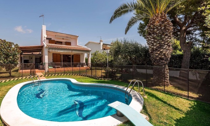 Roda de Bara Villa | Pet-Friendly Villa 100m from the Beach with Pool & Wi-Fi