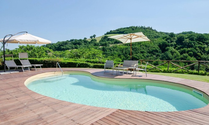 Urbino House | Pet-Friendly Villa with Pool