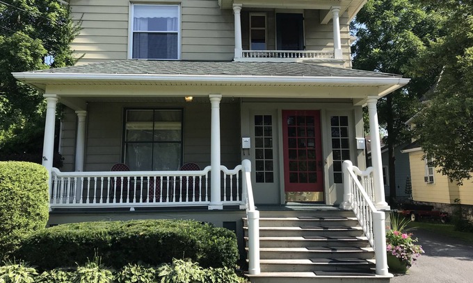 Auburn House | Pet friendly with fenced yard and deck