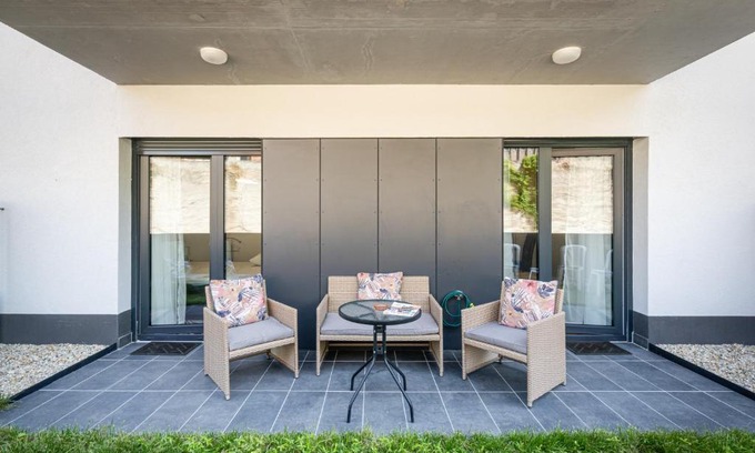 Csarnok negyed Apartment | Peter Apartment with terrace