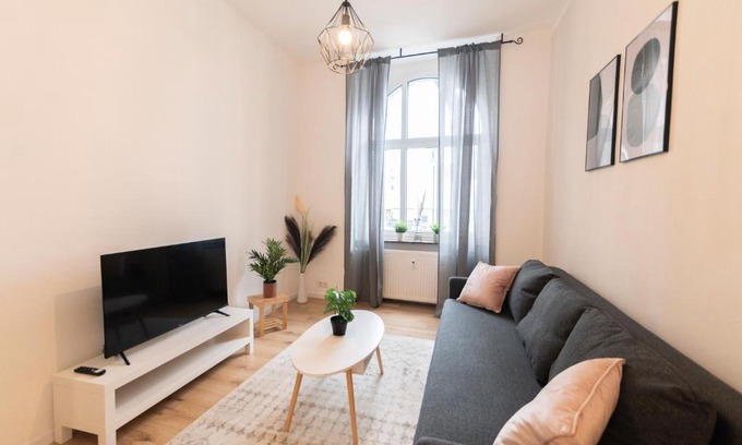 Fulda Apartment | Peter Apartments - Premium Wohnung I 95qm I 3 Schlafzimmer I großes Bad I Küche I Wohnzimmer I TV