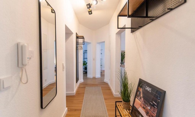 Fulda Apartment | Peter Apartments - Wohnung 90qm, 3 Schlafzimmer, Küche, Wohnzimmer, Balkon, Netflix