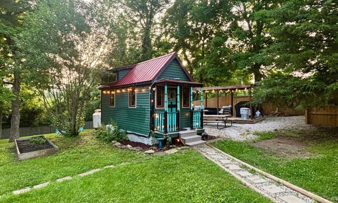 Bloomington House | Petite Bloom Hoosier Retreat