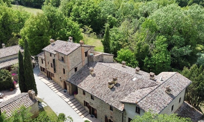 Umbertide Apartment | Petricci Residence - Casa Riciarda apartment with shared pool