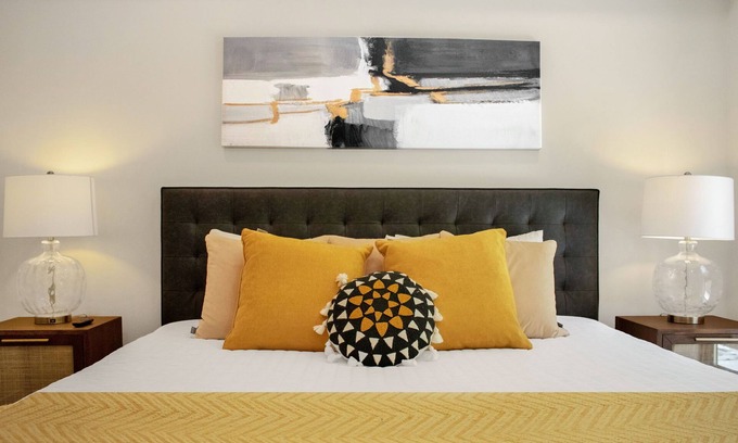 Walnut Creek Apartment | Pets Stay Free Private Terrace Elevator King Beds In-Unit W/D