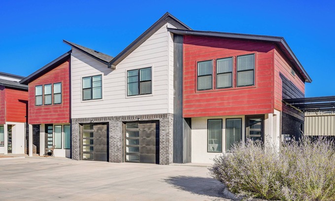 Canyon House | Pets Welcome: Newly Built Abode in Canyon!