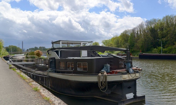 Braine-le-Comte Boat Rental | Petty lodge accommodation on the Rayclau barge