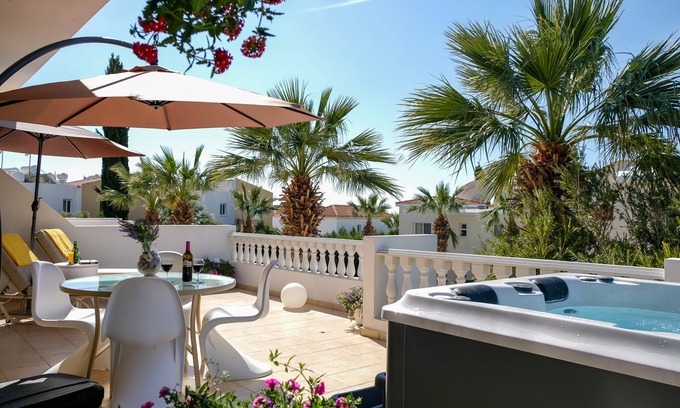 Peyia Town Apartment | Peyia Fontana - Executive spacious 2-bedroom apartment with Hot Tub & sea views