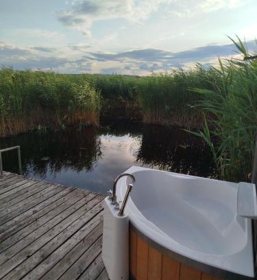 Rust House | Pfahlbau Sunset I Toplage Elektroboot inklusive