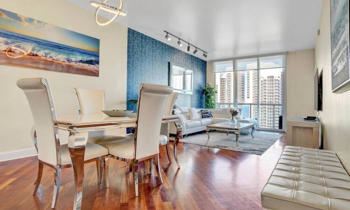 Sunny Isles Beach Condo | PH9 - 19370 Collins Ave MIA