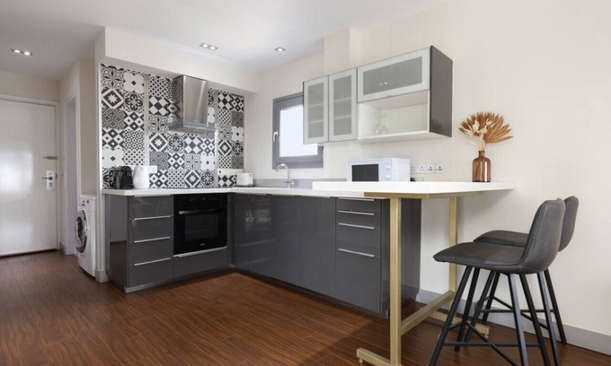 City Centre Apartment | Phaedrus Living: Mini Art House Monet