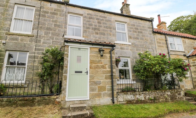 Ainthorpe Cottage | PHEASANT COTTAGE, character holiday cottage, with open fire in Danby
