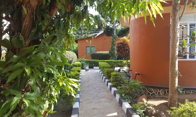 Entebbe Hotel | Phenicia Motel
