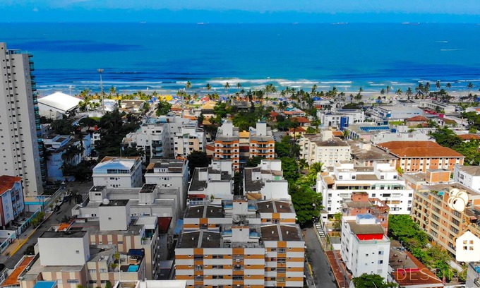 Jardim Sao Miguel Apartment | Phenomenal Apartment 4 min Praia Enseada | Linen, TV and Wi-Fi