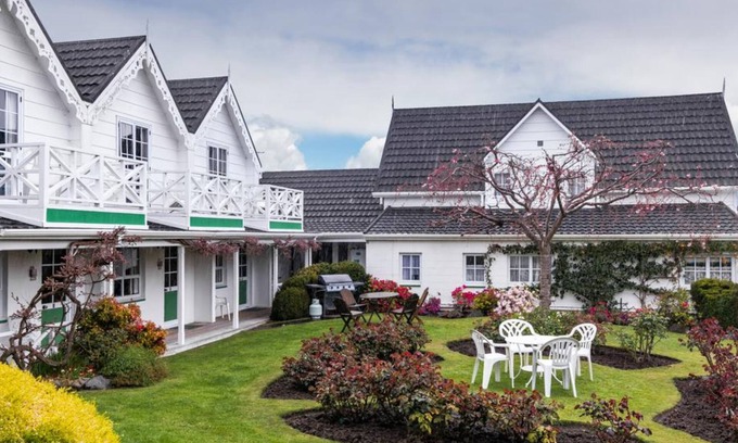 Waipahihi Hotel | Phoenix Resort