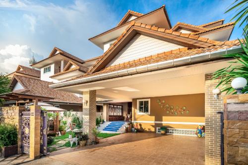 Ratsada Villa | Phuket Pool Villa Sea view at town