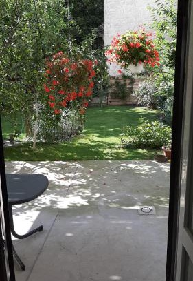 Neulerchenfeld Apartment | Pia's Gardenview