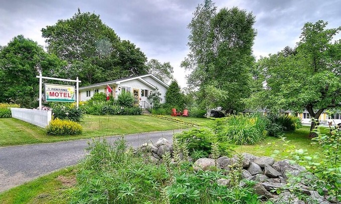 St. Andrews Hotel | Picket Fence Motel