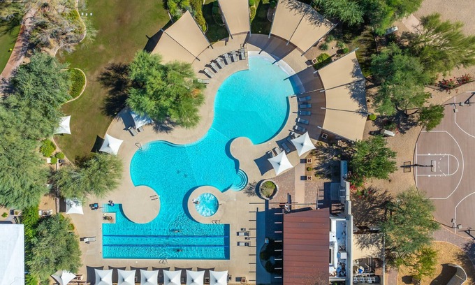 Desert Ridge Condo | Pickleball court & Huge Pool